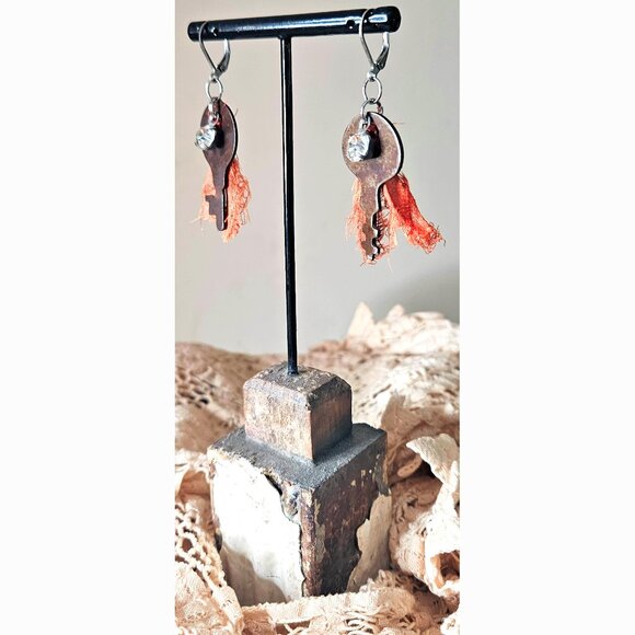 Vintage Rusty Key Earrings Rhinestones Sari Silk Silver Stainless Steel Findings - Picture 7 of 11